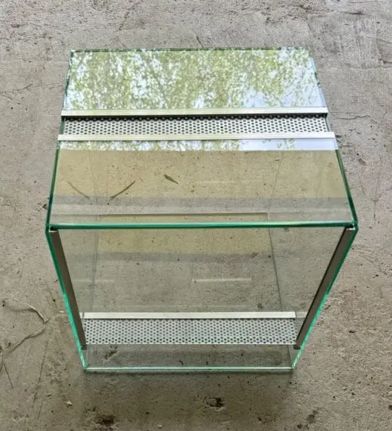 Terrarium dla pająka ślimaka gilotyna z wentylacją 30x30x30 - obrazek 2