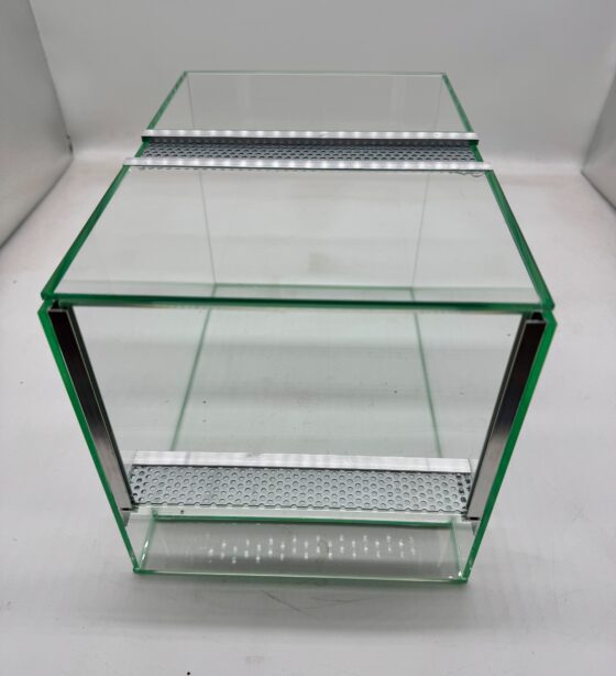 Nano terrarium 20x30x20 dla pająka gilotyna z wentylacją - obrazek 3