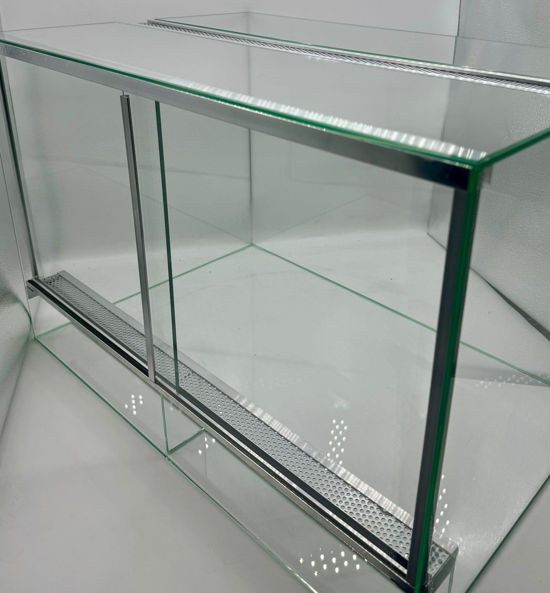 Terrarium dla gadów z wentylacją szyba przesuwna 60x40x40 Terrarium dla gadów z wentylacją szyba przesuwna 60x40x40 - obrazek 6