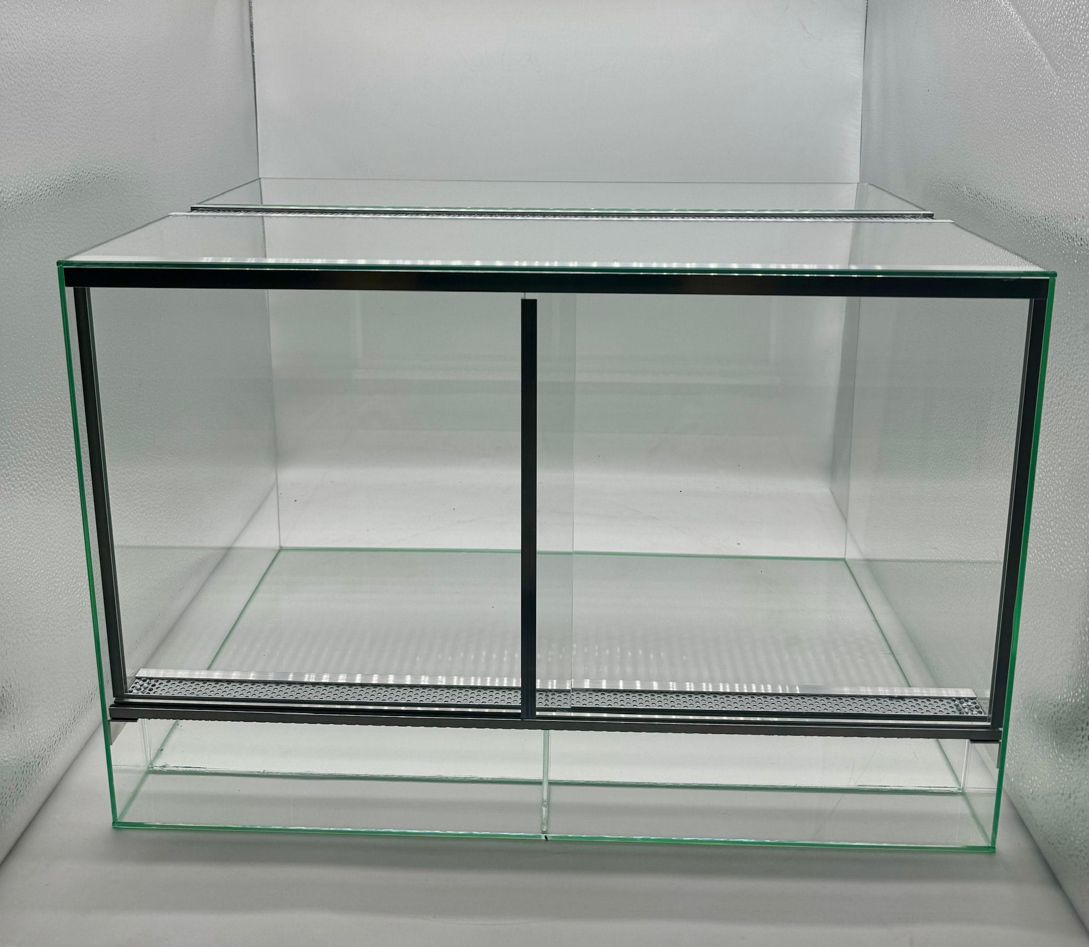 Terrarium dla gadów z wentylacją szyba przesuwna 60x40x40 Terrarium dla gadów z wentylacją szyba przesuwna 60x40x40 - obrazek 2