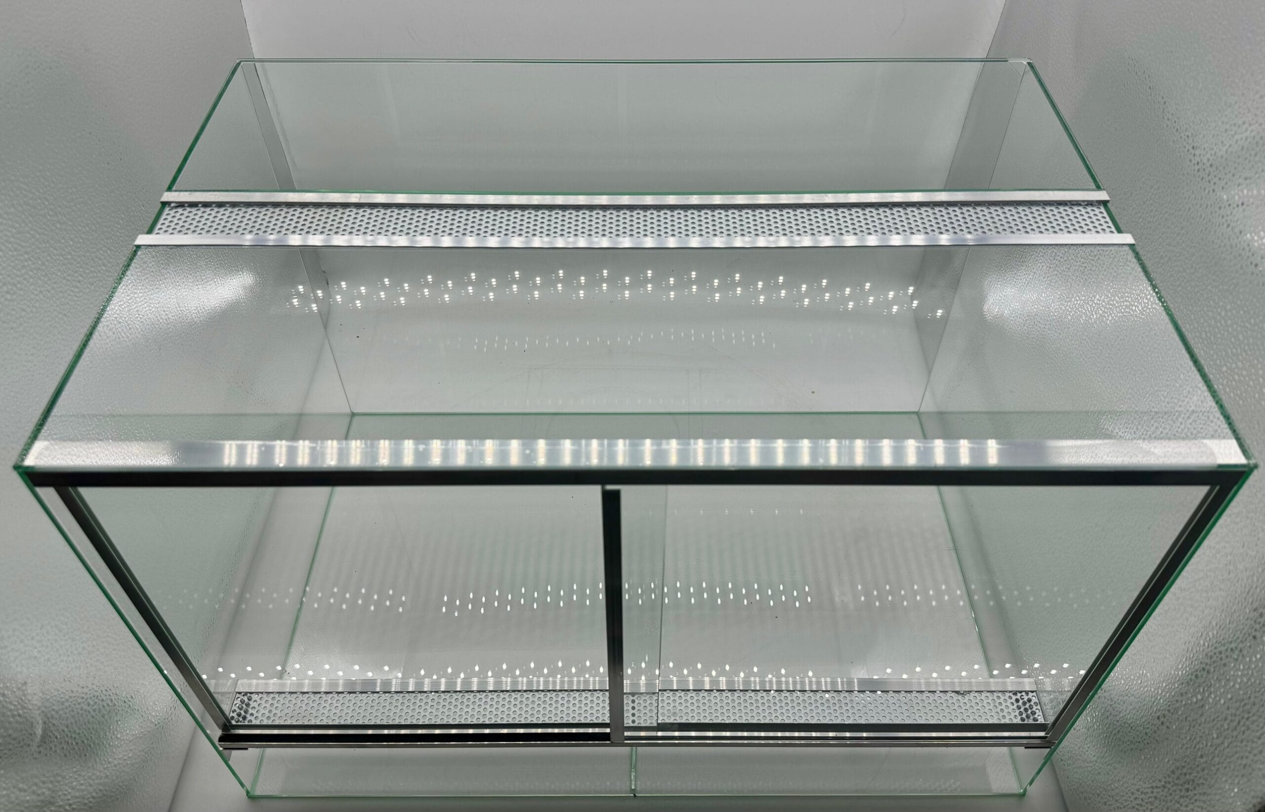 Terrarium dla gadów z wentylacją szyba przesuwna 60x40x40 Terrarium dla gadów z wentylacją szyba przesuwna 60x40x40 - obrazek 3